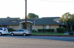 1676 W Orangewood Ave Apartments