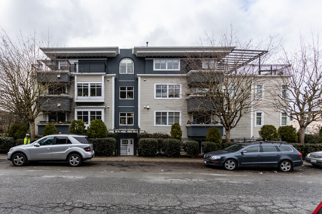 29 Templeton Dr in Vancouver, BC - Building Photo - Building Photo