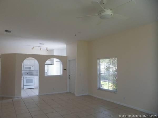 172 NW Broken Oak Trail in Jensen Beach, FL - Building Photo - Building Photo