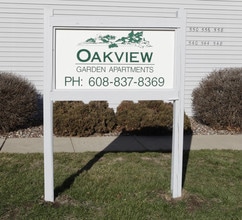 Oakview Garden Apartments in Sun Prairie, WI - Foto de edificio - Building Photo