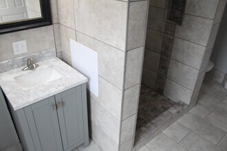 142 N Lancaster St in Athens, OH - Building Photo - Building Photo