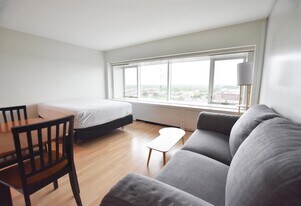 555 E William St, Unit 20L in Ann Arbor, MI - Building Photo