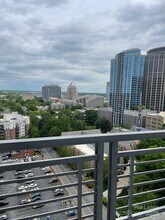 333 W Trade St in Charlotte, NC - Building Photo - Building Photo