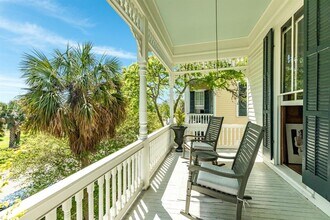 1702 Sealy Ave in Galveston, TX - Foto de edificio - Building Photo