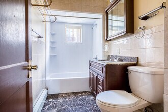336 Riverside Ave, Unit 1 in Medford, MA - Building Photo - Building Photo