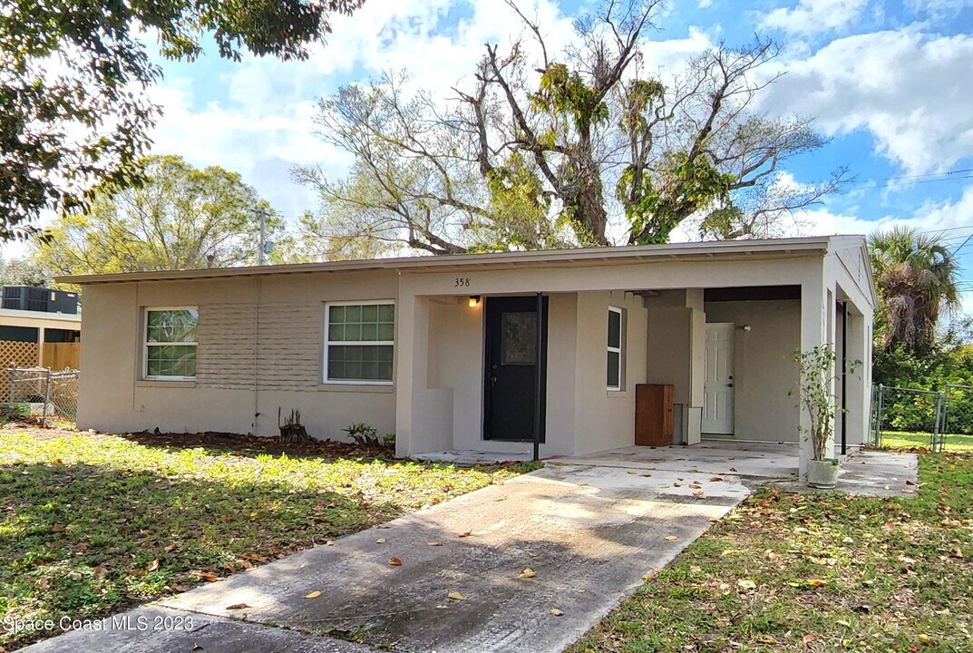 358 Vesta Cir in Melbourne, FL - Building Photo