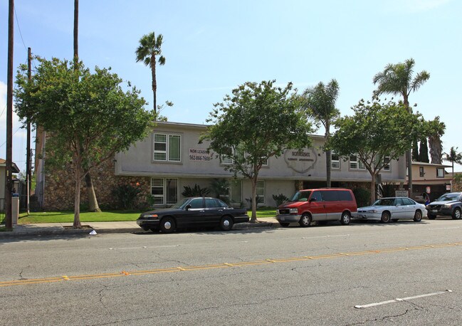 Somerset Garden Apartments in Bellflower, CA - Building Photo - Building Photo