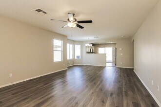 24224 W Desert Bloom St in Buckeye, AZ - Foto de edificio - Building Photo