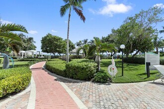 3000 S Ocean Dr in Hollywood, FL - Building Photo - Building Photo