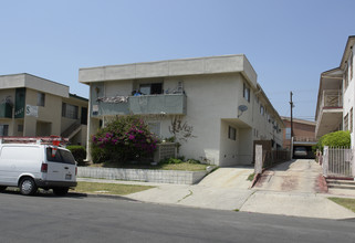 4817 Rosewood Ave in Los Angeles, CA - Building Photo - Building Photo