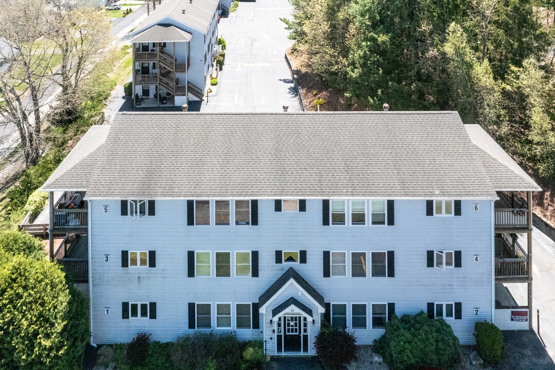 Dudley Heights Condos in Dudley, MA - Building Photo