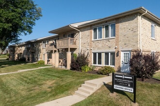 Biscayne Apartments in Racine, WI - Foto de edificio - Building Photo