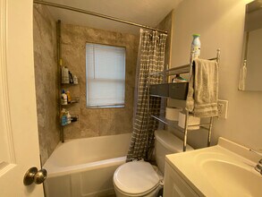 136 Burget Ave in Medford, MA - Foto de edificio - Building Photo