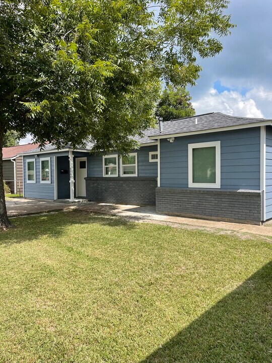 9505 Sierra Dr in Houston, TX - Foto de edificio