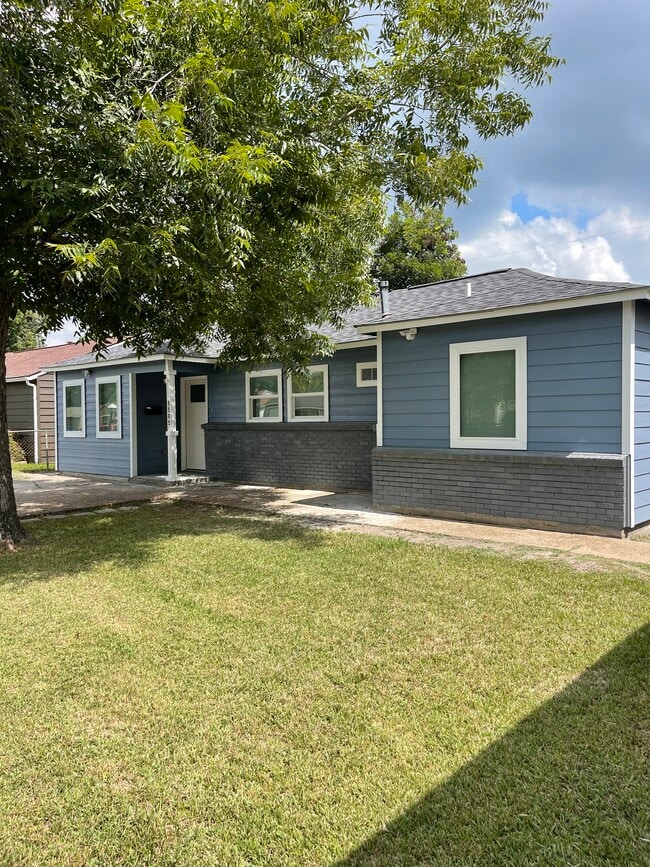 property at 9505 Sierra Dr