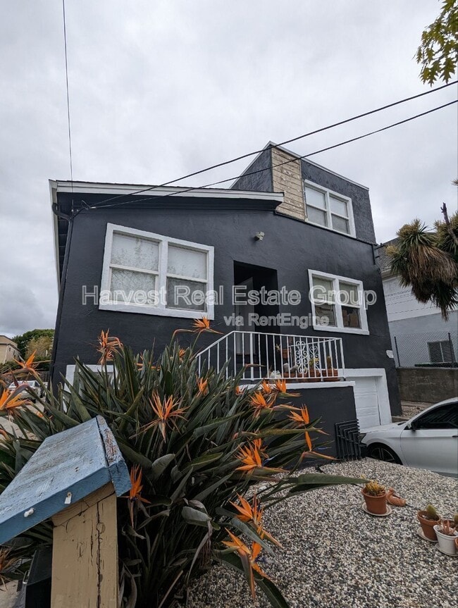 property at 812 E 23rd St