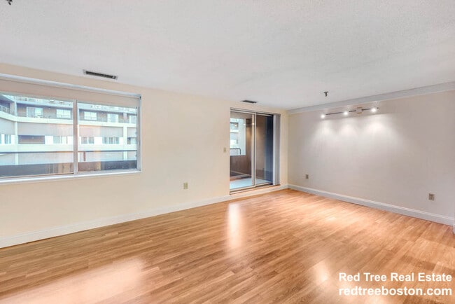 1079 Commonwealth Ave in Boston, MA - Building Photo - Building Photo