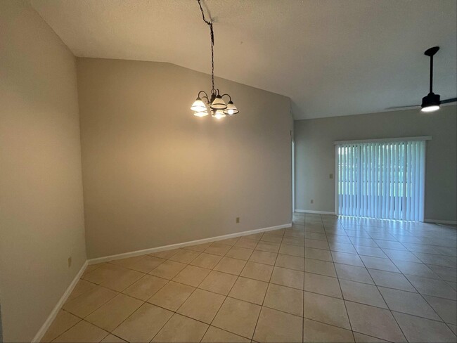 1479 Lake Mango Way in West Palm Beach, FL - Building Photo - Building Photo