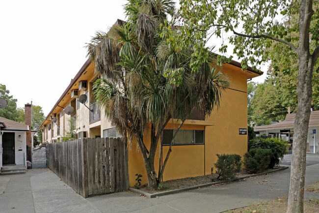 Coco Arms in Sacramento, CA - Foto de edificio - Building Photo