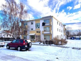 1420 1 St NW in Calgary, AB - Building Photo