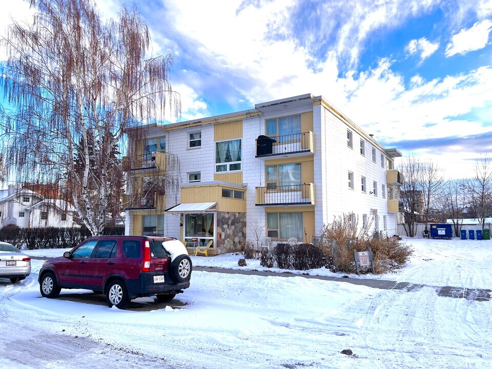 1420 1 St NW in Calgary, AB - Building Photo