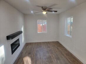 7401 Valaria Dr in Highland, CA - Foto de edificio - Building Photo