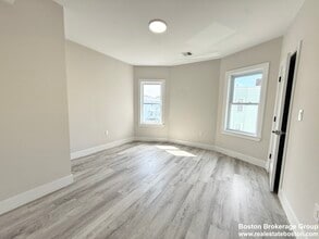 10 Cawfield St, Unit #3 in Boston, MA - Building Photo - Building Photo