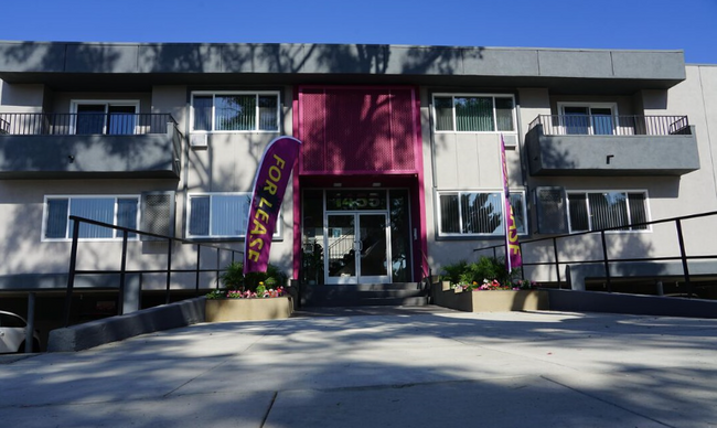 5720 Yolanda Ave-Unit -B in Los Angeles, CA - Building Photo - Building Photo