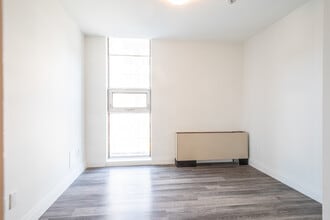 7 Walmer Road in Toronto, ON - Building Photo - Building Photo