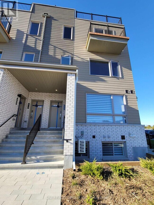 812 Mishi Private in Ottawa, ON - Building Photo - Building Photo