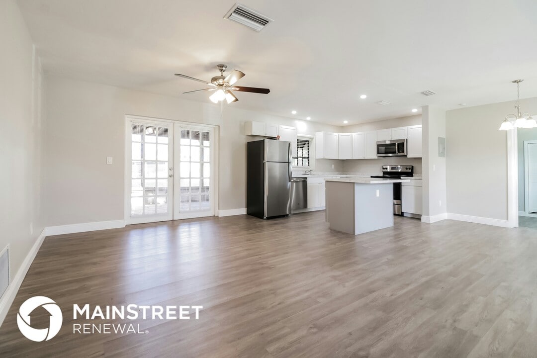 1517 Gold Terrace in Deltona, FL - Foto de edificio