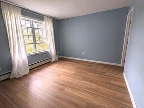50 Brookside Dr in Exeter, NH - Building Photo - Building Photo
