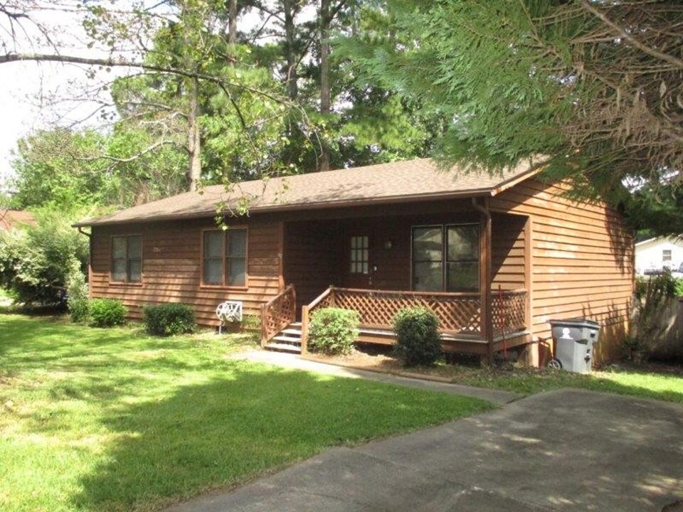 111 Elfreth Ln in Spring Lake, NC - Building Photo