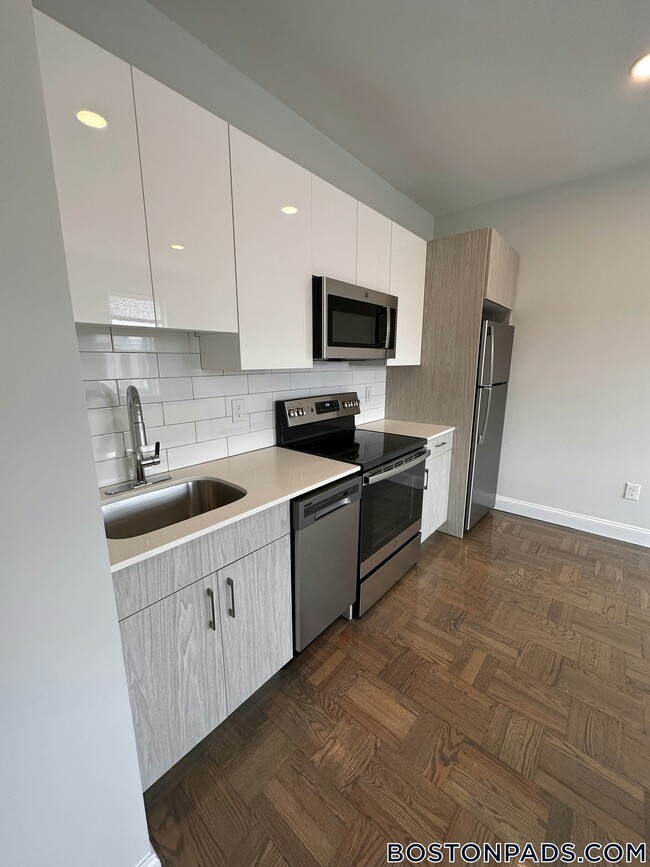 28 Queensberry St in Boston, MA - Building Photo - Building Photo