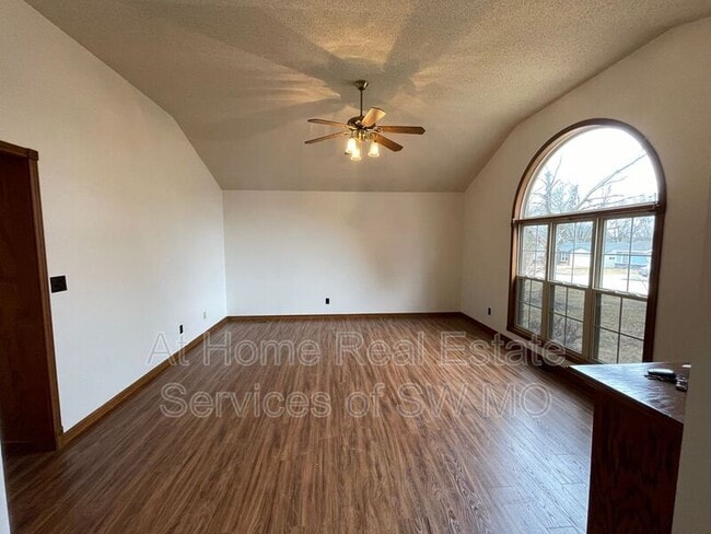 941 W Crestview St in Springfield, MO - Building Photo - Building Photo