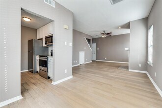 8750 Park Ln, Unit 147 in Dallas, TX - Building Photo - Building Photo