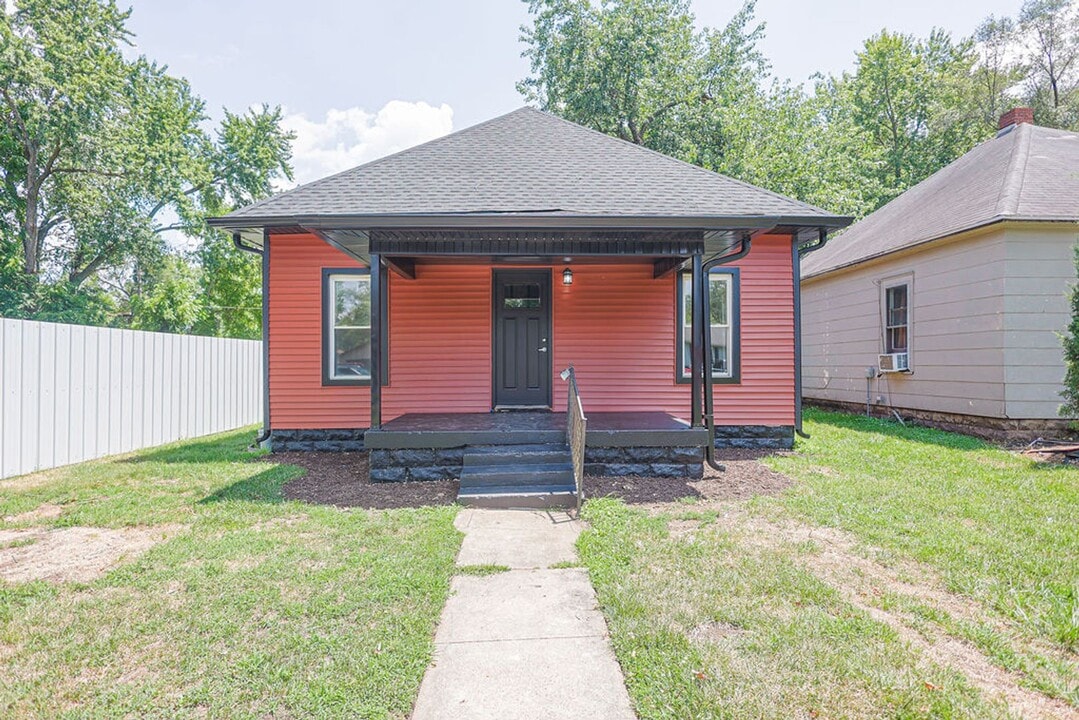 2716 Arleth St in Terre Haute, IN - Building Photo
