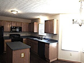 7985 Meranda Dr in Blacklick, OH - Building Photo - Building Photo