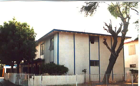 1229 E Madison Ave in Santa Ana, CA - Building Photo - Building Photo