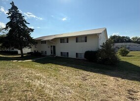 7305 N Moberly Dr in Columbia, MO - Building Photo