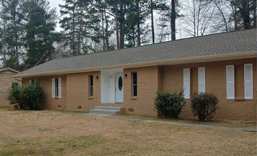 1822 Lake Harbin Rd in Morrow, GA - Building Photo - Building Photo