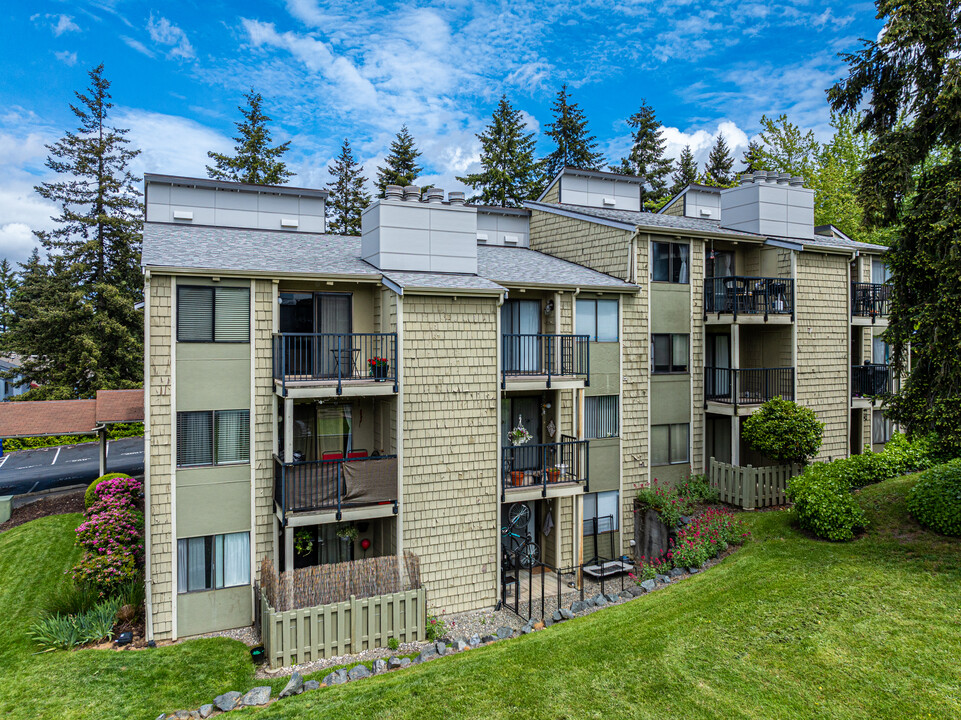 Rolling Hills Condominium in Renton, WA - Building Photo