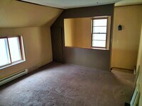 387 State St N, Unit 3 photo'