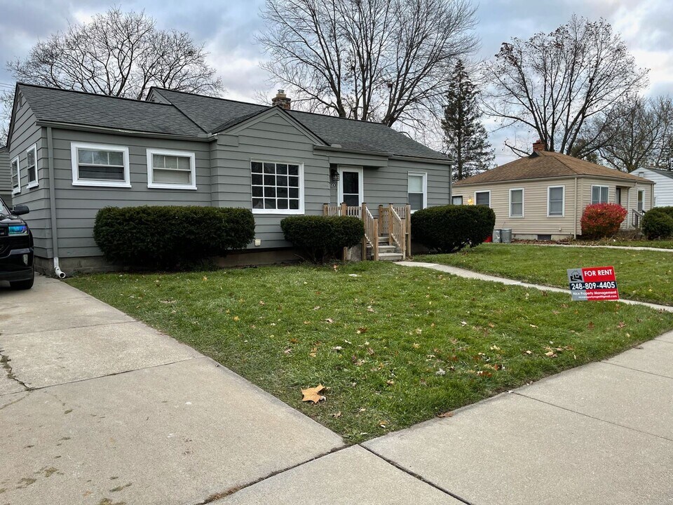 28490 Brentwood St in Southfield, MI - Building Photo