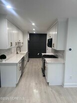 225 Longwood Dr in Englishtown, NJ - Building Photo