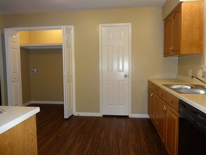 407 Lazy Ln in Montgomery, TX - Foto de edificio - Building Photo