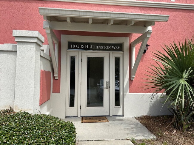 10 Johnston Way in Bluffton, SC - Building Photo - Building Photo