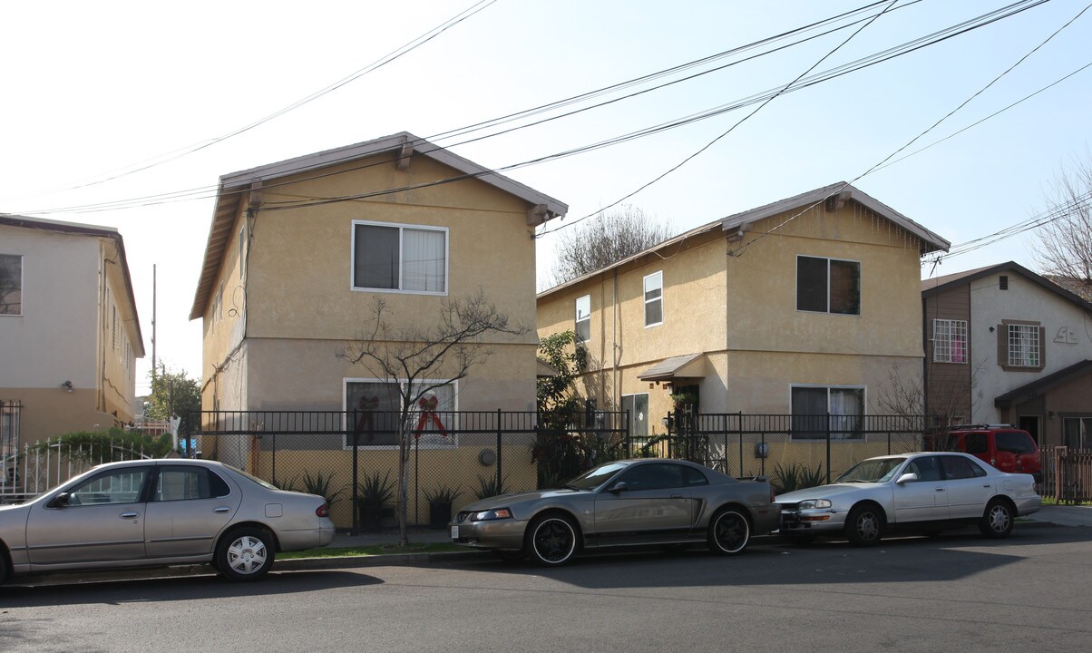 250-252 E 29th St in Los Angeles, CA - Building Photo