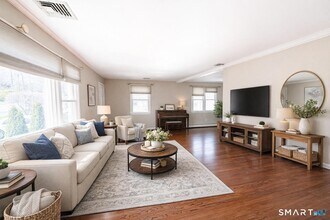 732 Tunxis Hill Rd in Fairfield, CT - Building Photo - Building Photo