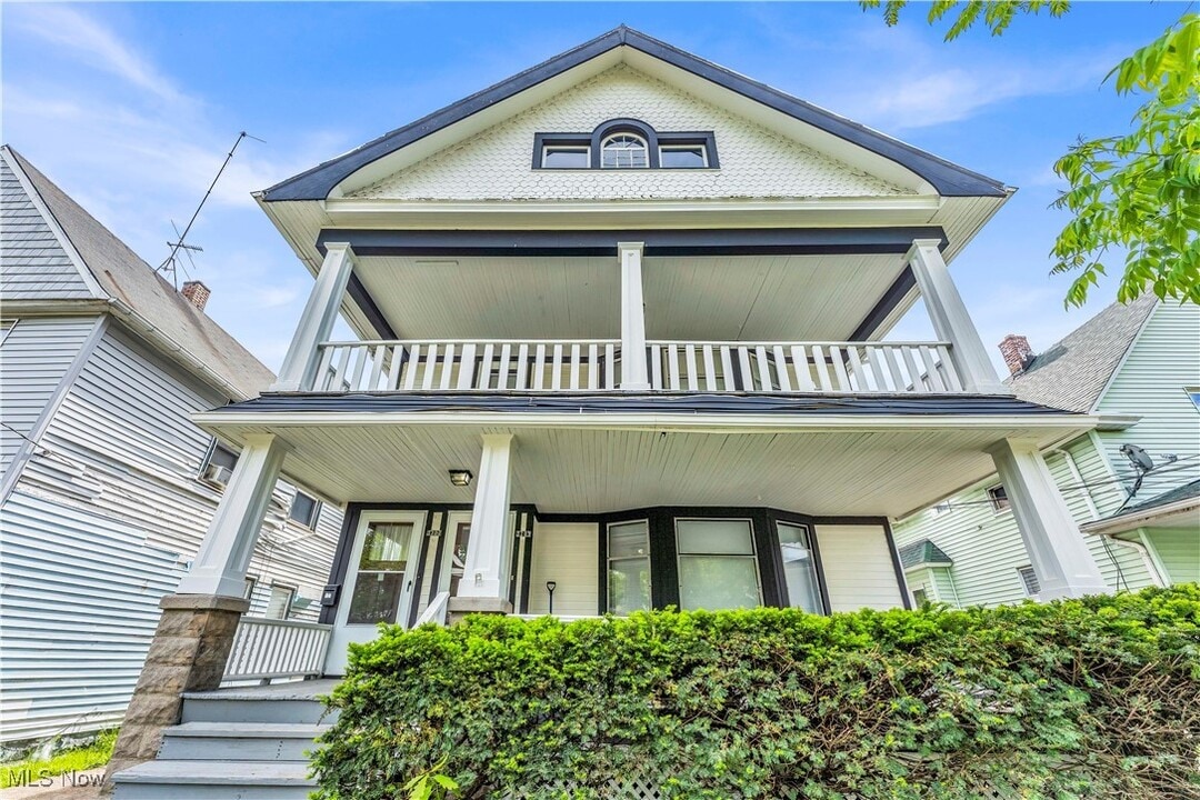3209 W 92nd St in Cleveland, OH - Building Photo